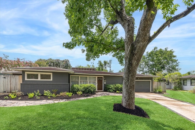 1522 Glen Oaks St, Houston, TX 77008 - ranch-style house featuring a garage, concrete driveway, and brick siding
