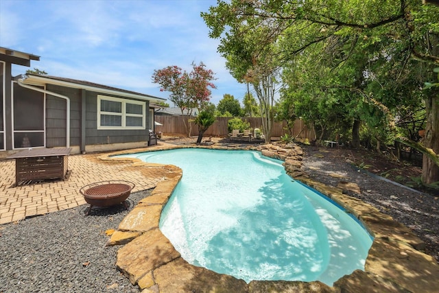 1522 Glen Oaks St, Houston, TX 77008 - view of swimming pool featuring an outdoor fire pit, a patio area, and a fenced backyard
