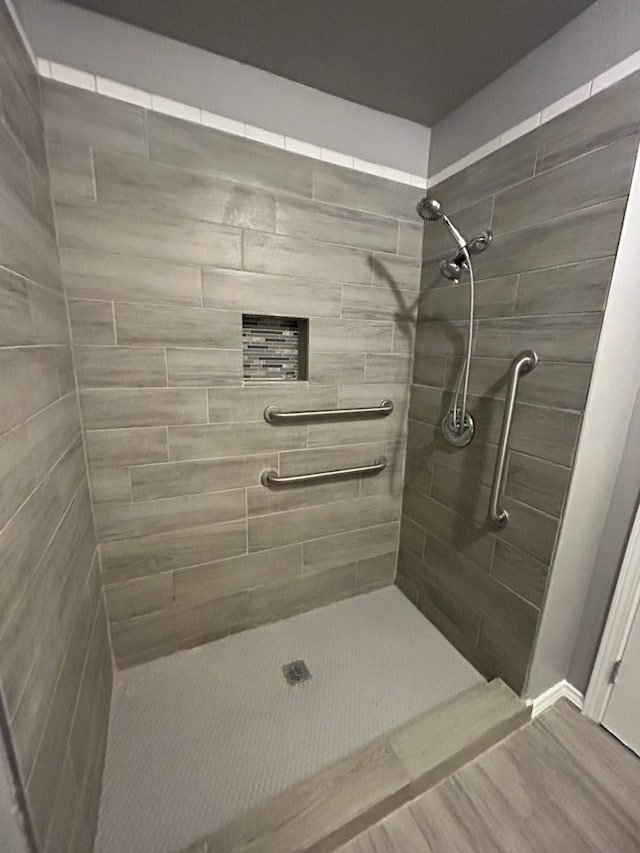 1108 Niagara St, Houston, TX 77051 - full bathroom with a tile shower and wood finished floors
