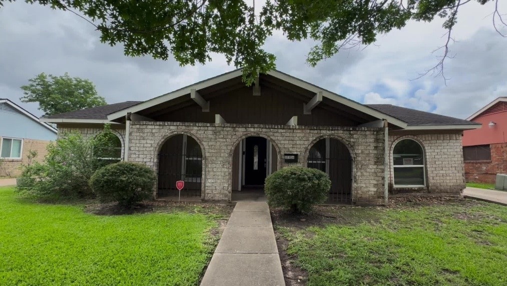 10306 Sagedowne Ln, Houston, TX 77089