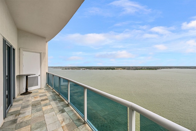 4821 Nasa Pkwy Unit 18W, Seabrook, TX 77586 - balcony featuring a water view