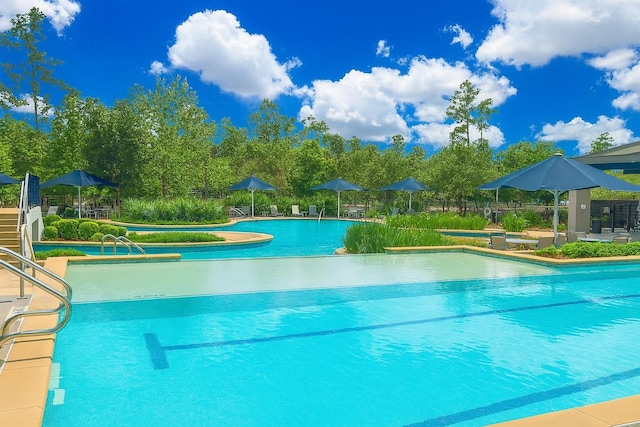 5212 Liberty Cove Dr, Spring, TX 77386 - community pool with a patio area