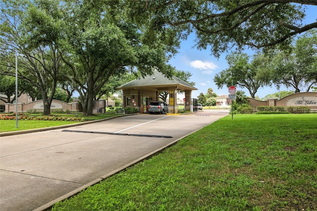 3119 Emory Oak Ln, Pearland, TX 77584 - surrounding community with a yard