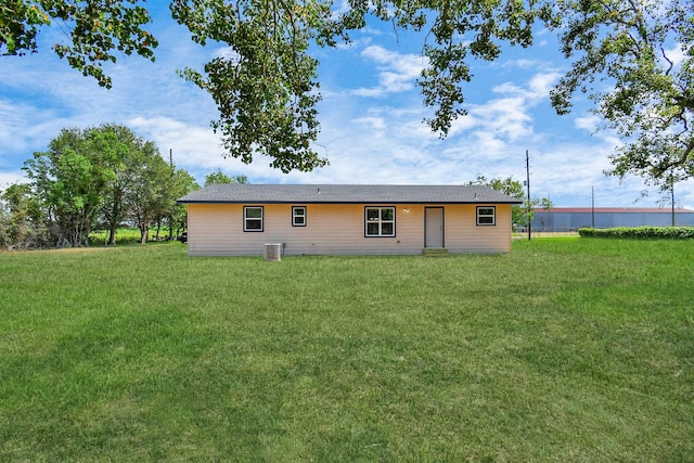 1030 San Felipe Rd, Sealy, TX 77474 - rear view of property with a lawn