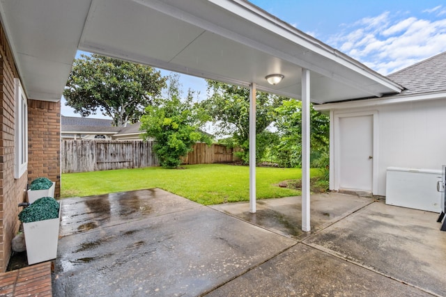 4814 Kirkwall Dr, Sugar Land, TX 77479 - fenced backyard featuring a patio