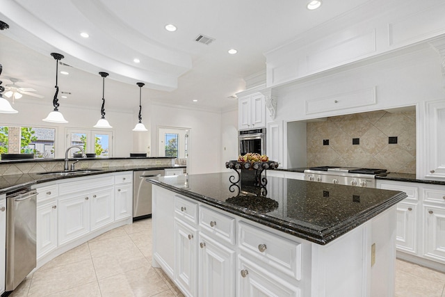 4606 Silhouette Dr, Katy, TX 77493 - kitchen with stainless steel appliances, healthy amount of natural light, a center island, recessed lighting, and decorative backsplash