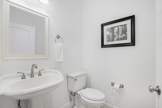 4606 Silhouette Dr, Katy, TX 77493 - half bath featuring baseboards and toilet