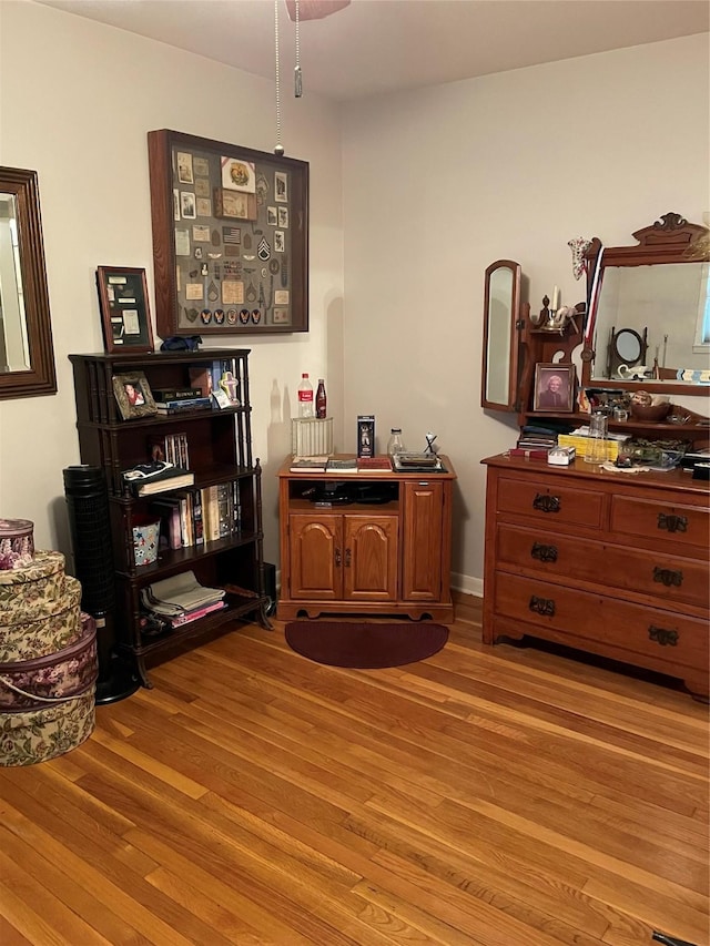 507 Oak Dr, Lake Jackson, TX 77566 - living area featuring light wood-style floors and a ceiling fan