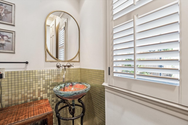 2207 Dunraven Ln, Houston, TX 77019 - bathroom with tile walls and a wainscoted wall