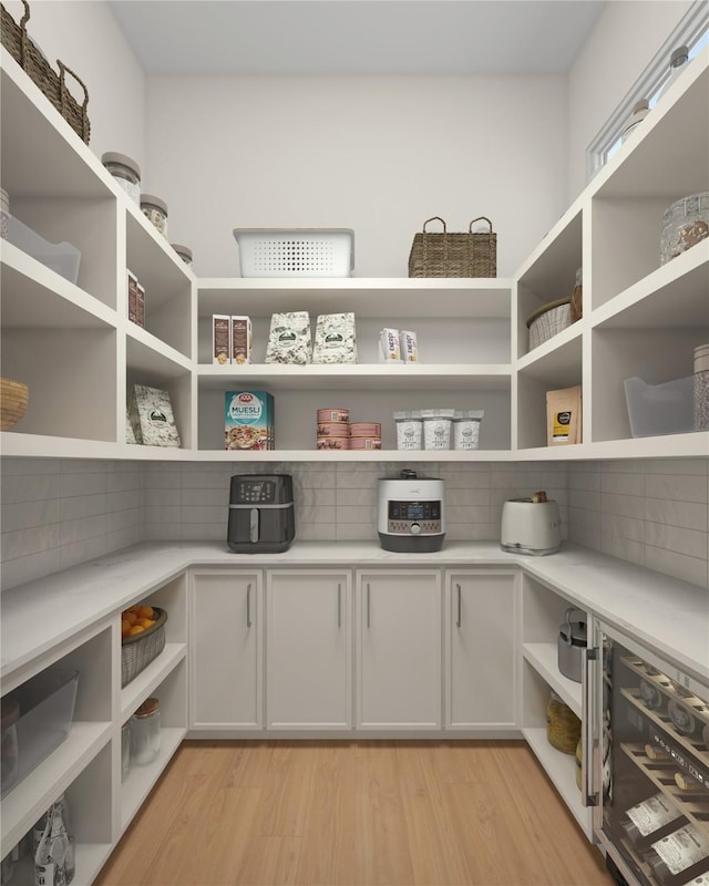 1002 E 25th St, Houston, TX 77009 - storage area featuring beverage cooler
