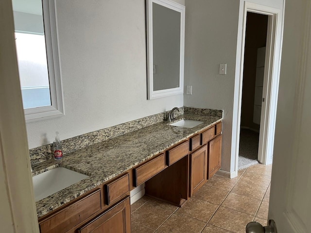 12610 Bethany Bay Dr, Pearland, TX 77584 - full bath with double vanity and tile patterned floors