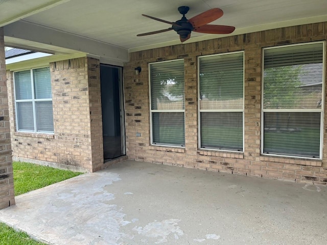 12610 Bethany Bay Dr, Pearland, TX 77584 - view of patio / terrace featuring a ceiling fan