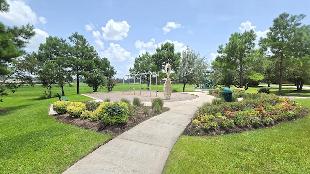 10211 Norway Spruce Ln, Tomball, TX 77375 - surrounding community featuring a lawn