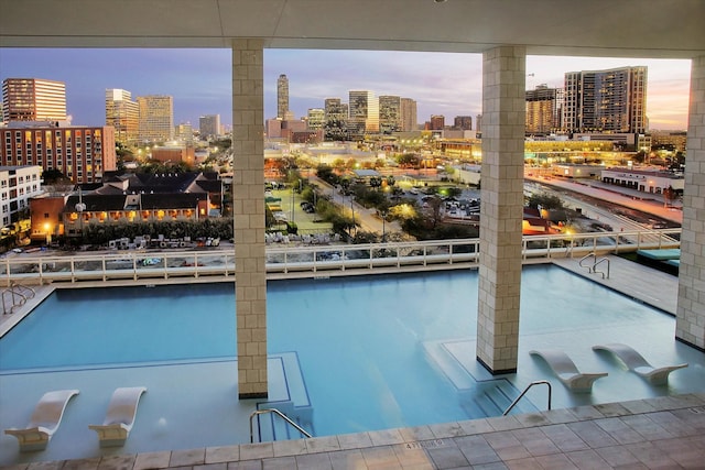 1409 Post Oak Blvd Unit 2204, Houston, TX 77056 - pool at dusk featuring a skyline view