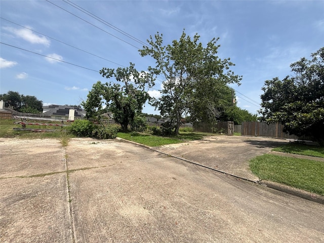 16530 Lonesome Quail Dr, Houston, TX 77489 - view of concrete road