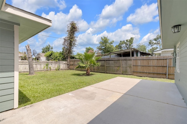 2934 Robertson St, Houston, TX 77009 - fenced backyard with a patio