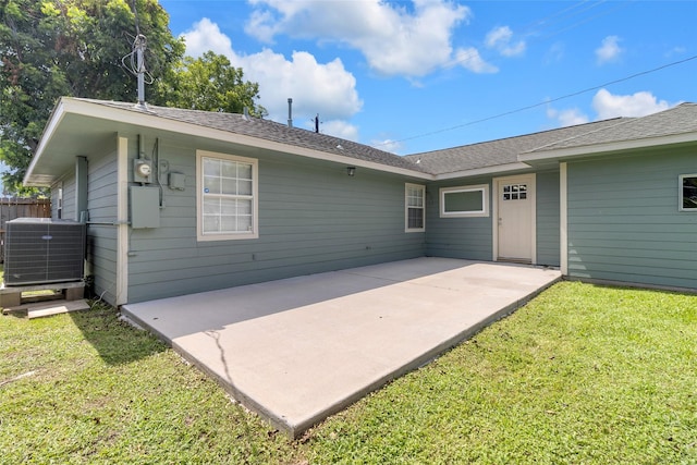 2934 Robertson St, Houston, TX 77009 - rear view of house featuring a patio area