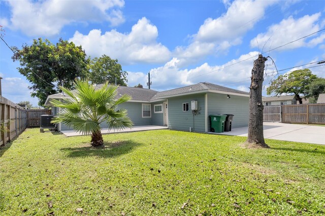 2934 Robertson St, Houston, TX 77009 - back of house featuring a patio and a fenced backyard