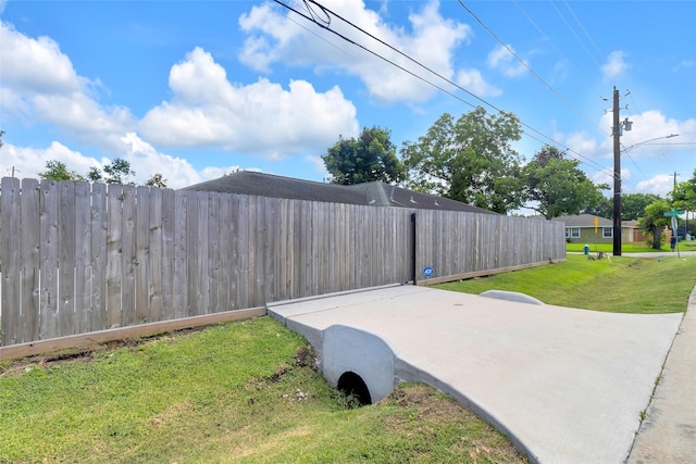 2934 Robertson St, Houston, TX 77009 - view of yard