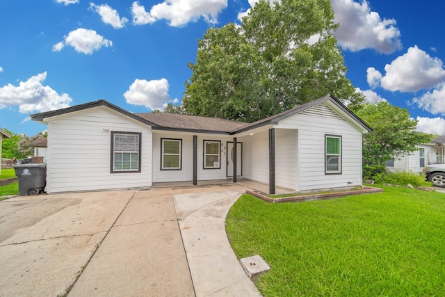 6307 Westover St, Houston, TX 77087 - ranch-style home with a front yard