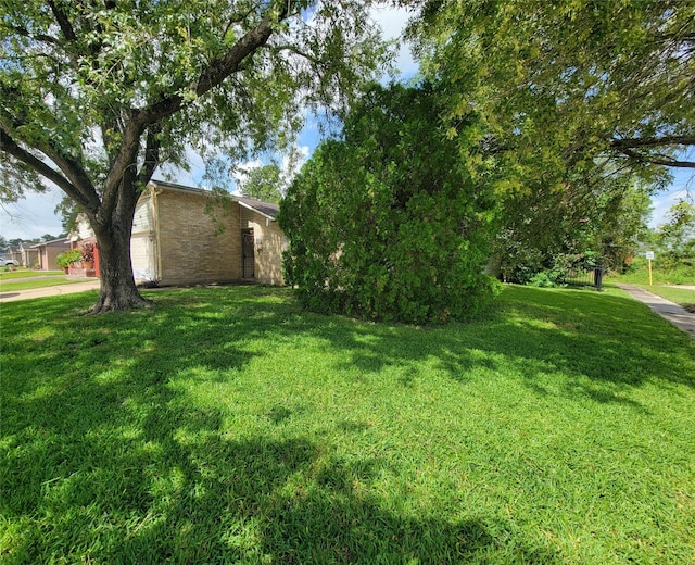 6335 Hollow Pines Dr, Houston, TX 77049 - photo 2