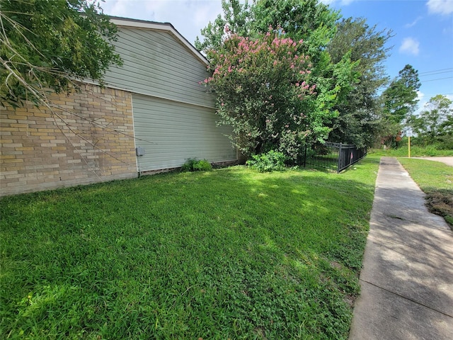 6335 Hollow Pines Dr, Houston, TX 77049 - photo 3