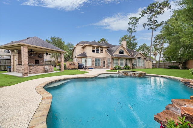 2334 River Rock Trl, Kingwood, TX 77345 - view of swimming pool featuring a fenced backyard, a ceiling fan, a patio, a pool with connected hot tub, and an outdoor bar