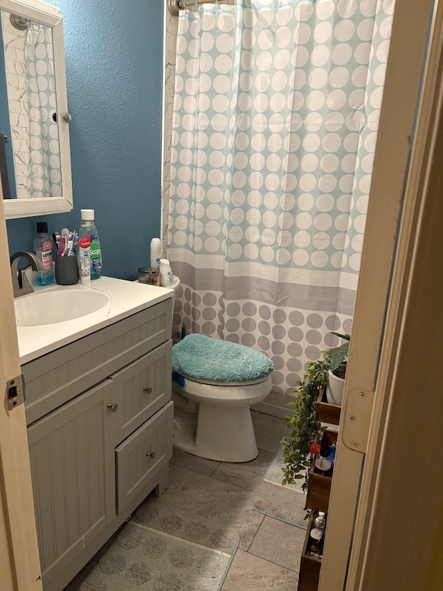 2705 Brewster St, Houston, TX 77026 - bathroom with vanity, a textured wall, and curtained shower