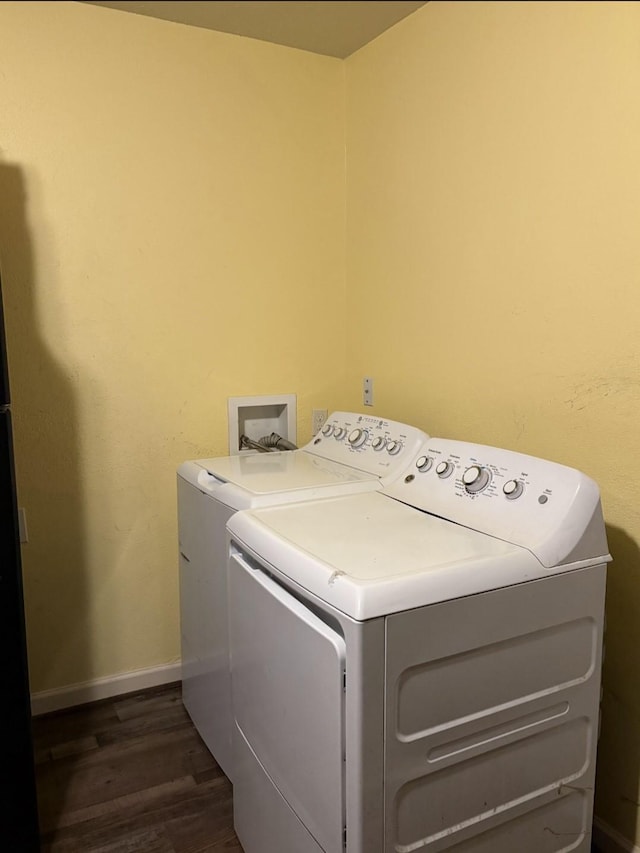 2705 Brewster St, Houston, TX 77026 - laundry area featuring washing machine and dryer and dark wood-type flooring
