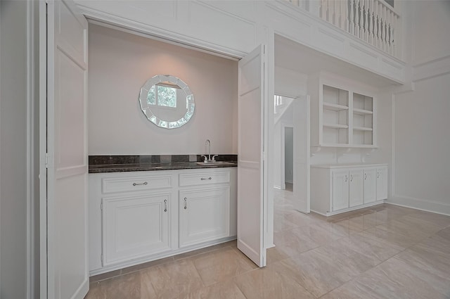 9411 Fenchurch Dr, Spring, TX 77379 - bar with a sink and built in shelves