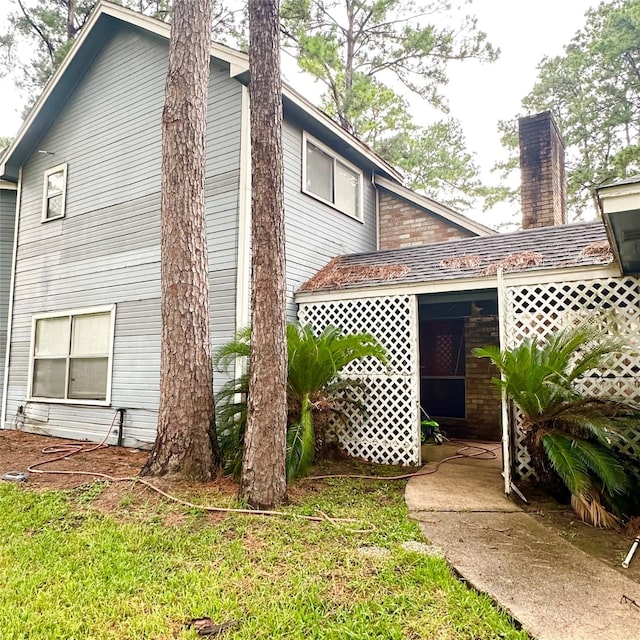12006 Mill Trail Ln, Houston, TX 77070 - view of side of property featuring a chimney