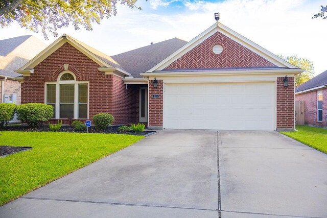 626 Red Oak Canyon Ln, La Marque, TX 77568 - photo 1