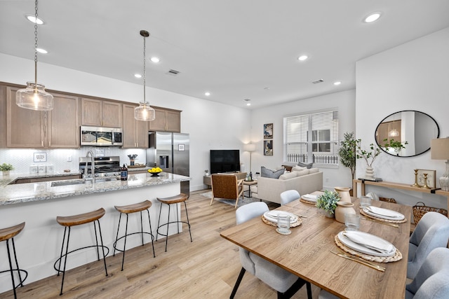 1546 W Tidwell Rd, Houston, TX 77091 - dining space featuring light wood-style floors and recessed lighting