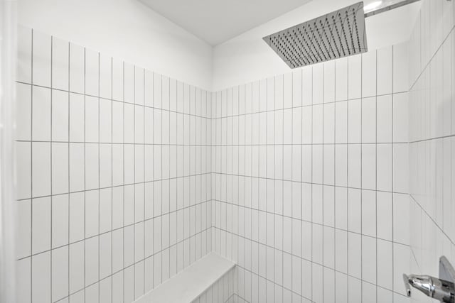 1546 W Tidwell Rd, Houston, TX 77091 - bathroom featuring tiled shower