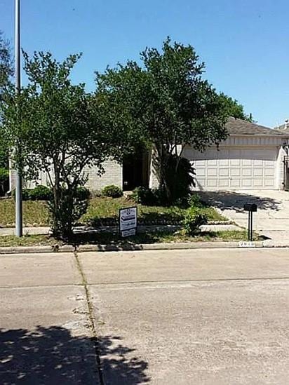 7822 Albin Ln, Houston, TX 77071 - view of concrete road with curbs
