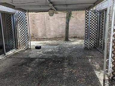 7822 Albin Ln, Houston, TX 77071 - view of patio / terrace