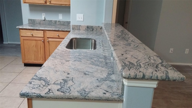 18438 Atascocita Meadow Dr, Humble, TX 77346 - kitchen featuring a peninsula and light tile patterned floors