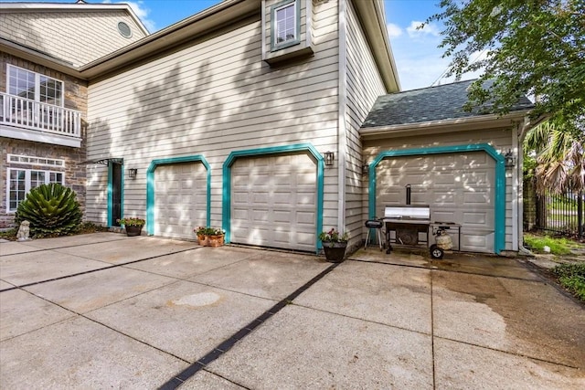 3039 Bayshore Dr, Bacliff, TX 77518 - view of front of home featuring driveway