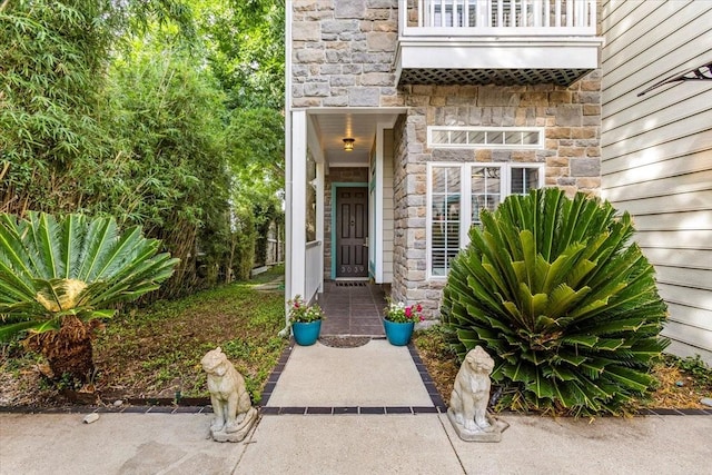 3039 Bayshore Dr, Bacliff, TX 77518 - property entrance featuring stone siding