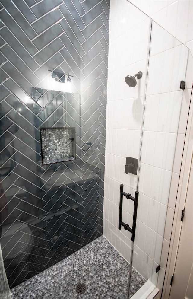 3314 Arbor St, Houston, TX 77004 - bathroom with a shower stall