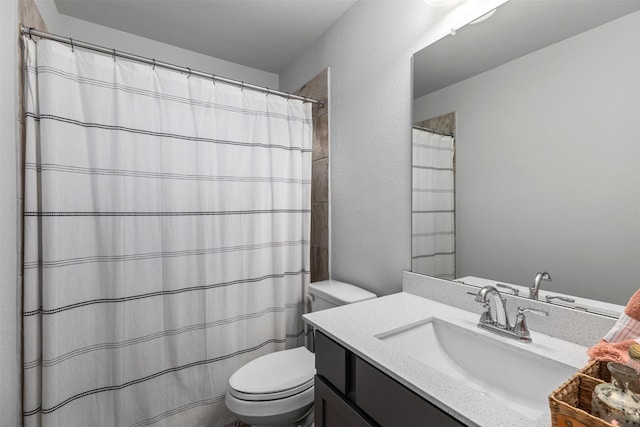 5311 Latigo Ct, Alvin, TX 77511 - bathroom with vanity, curtained shower, and a textured wall