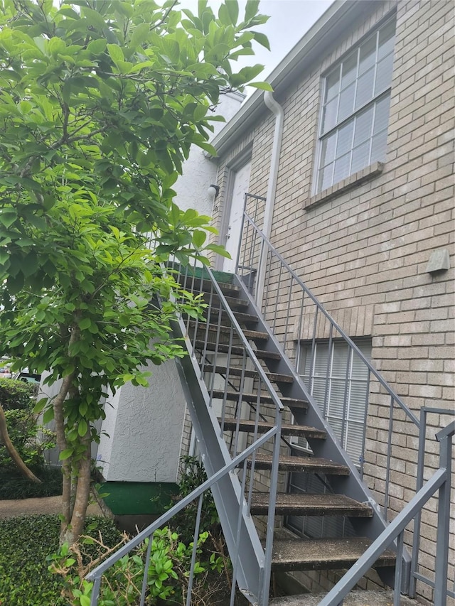 8787 Brae Acres Rd Unit 104, Houston, TX 77074 - view of stairway