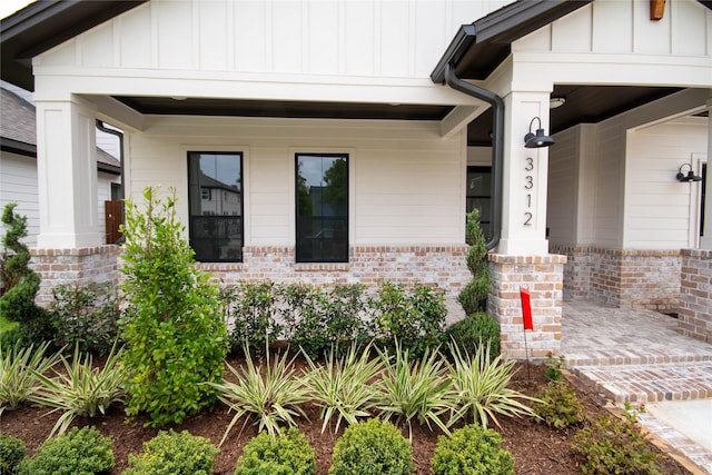 3312 Arbor St, Houston, TX 77004 - entrance to property featuring board and batten siding, brick siding, and a porch