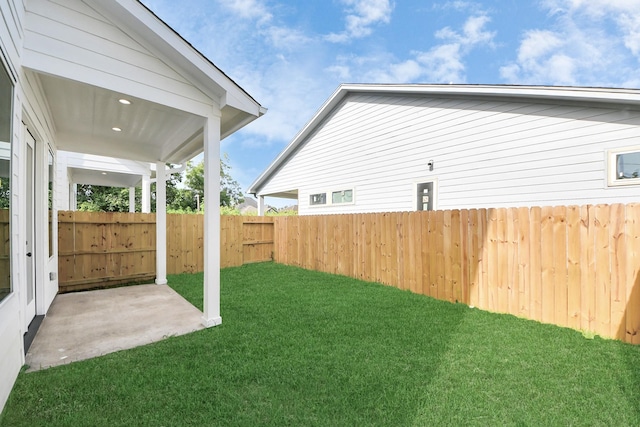 1913 W St, Houston, TX 77026 - fenced backyard featuring a patio