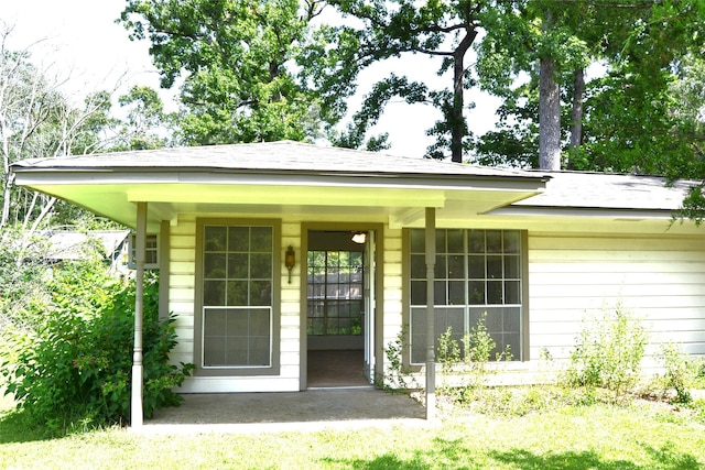 101 Summit Dr, Conroe, TX 77303 - property entrance featuring a shingled roof