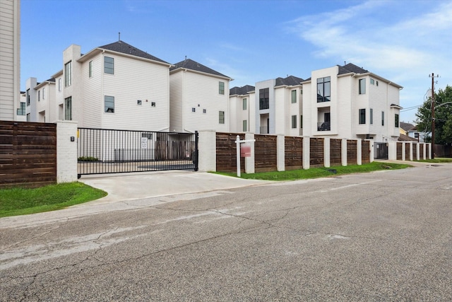 824 Wakefield Dr Unit A, Houston, TX 77018 - view of property featuring a fenced front yard and a residential view