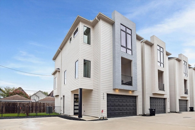 824 Wakefield Dr Unit A, Houston, TX 77018 - view of front facade with driveway and an attached garage