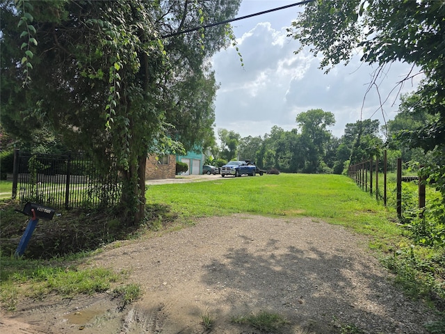 9307 Irby St, Houston, TX 77088 - view of yard featuring dirt driveway