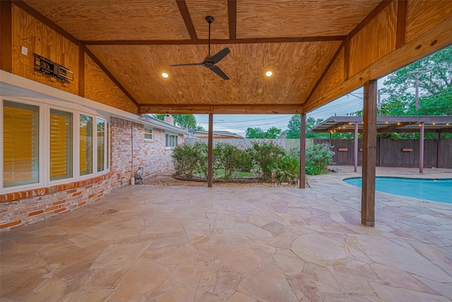 11710 Hillcroft St, Houston, TX 77035 - fenced backyard with a patio area and ceiling fan