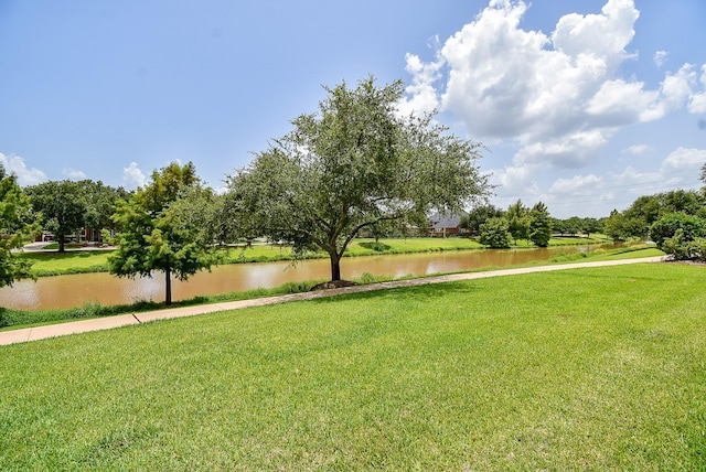 7010 Mcclellan Ln, Sugar Land, TX 77479 - view of green lawn featuring a water view
